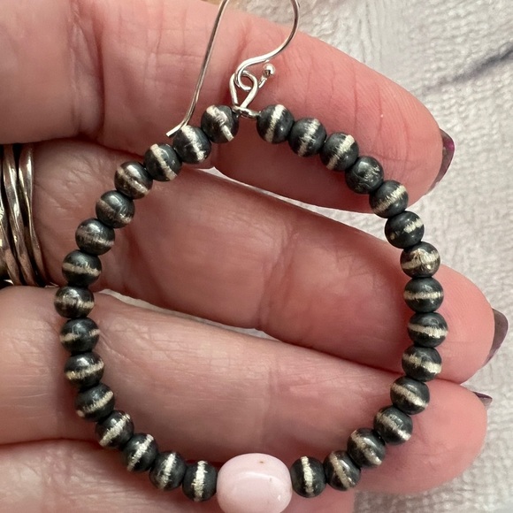 ❤️ 3mm Desert Pearl & Queen Pink Conch Southwestern Dangle Hoop Earrings 9.4gms - Picture 5 of 12